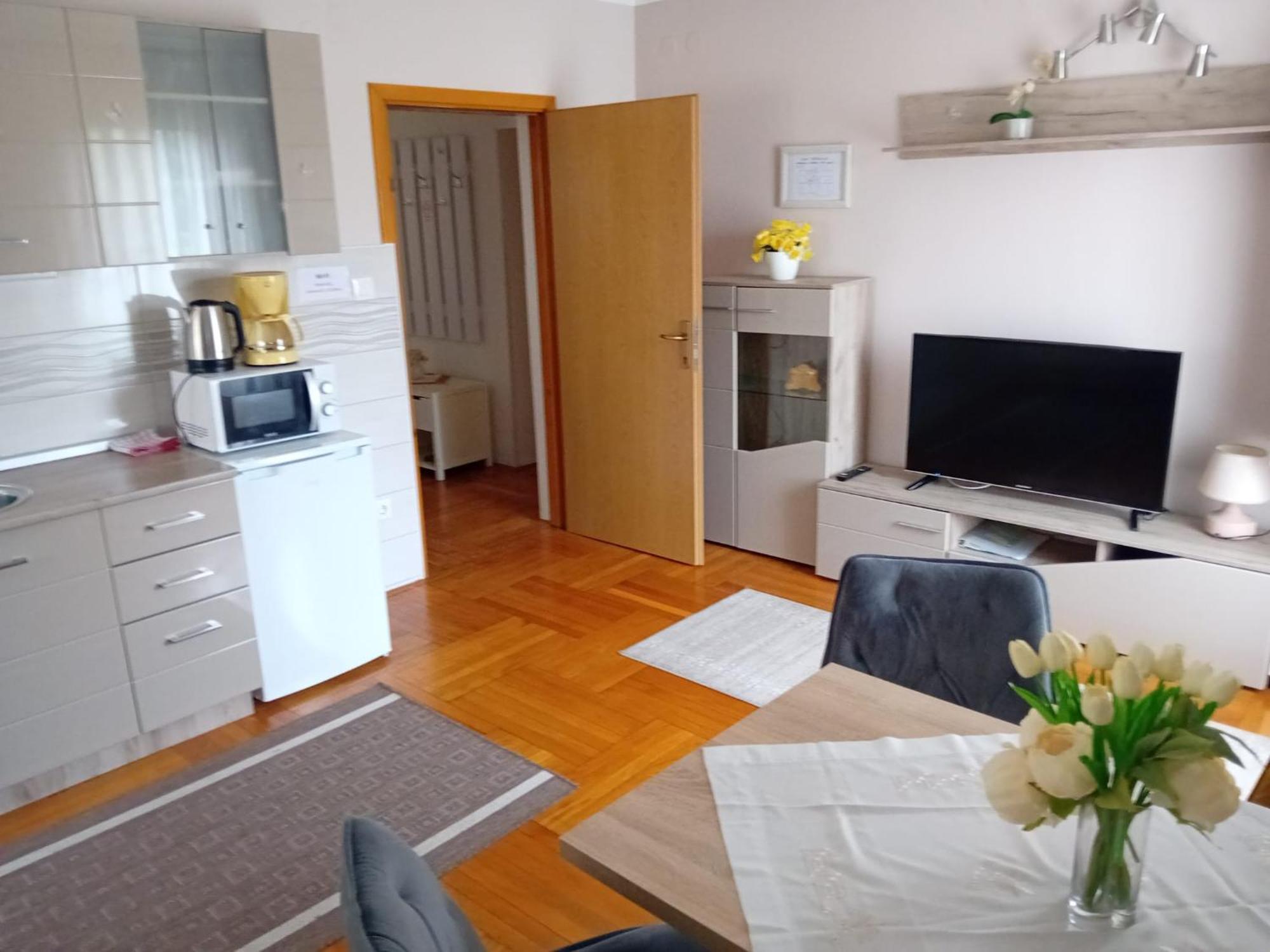 Apartments & Rooms 4 Rijeke Karlovac Bagian luar foto