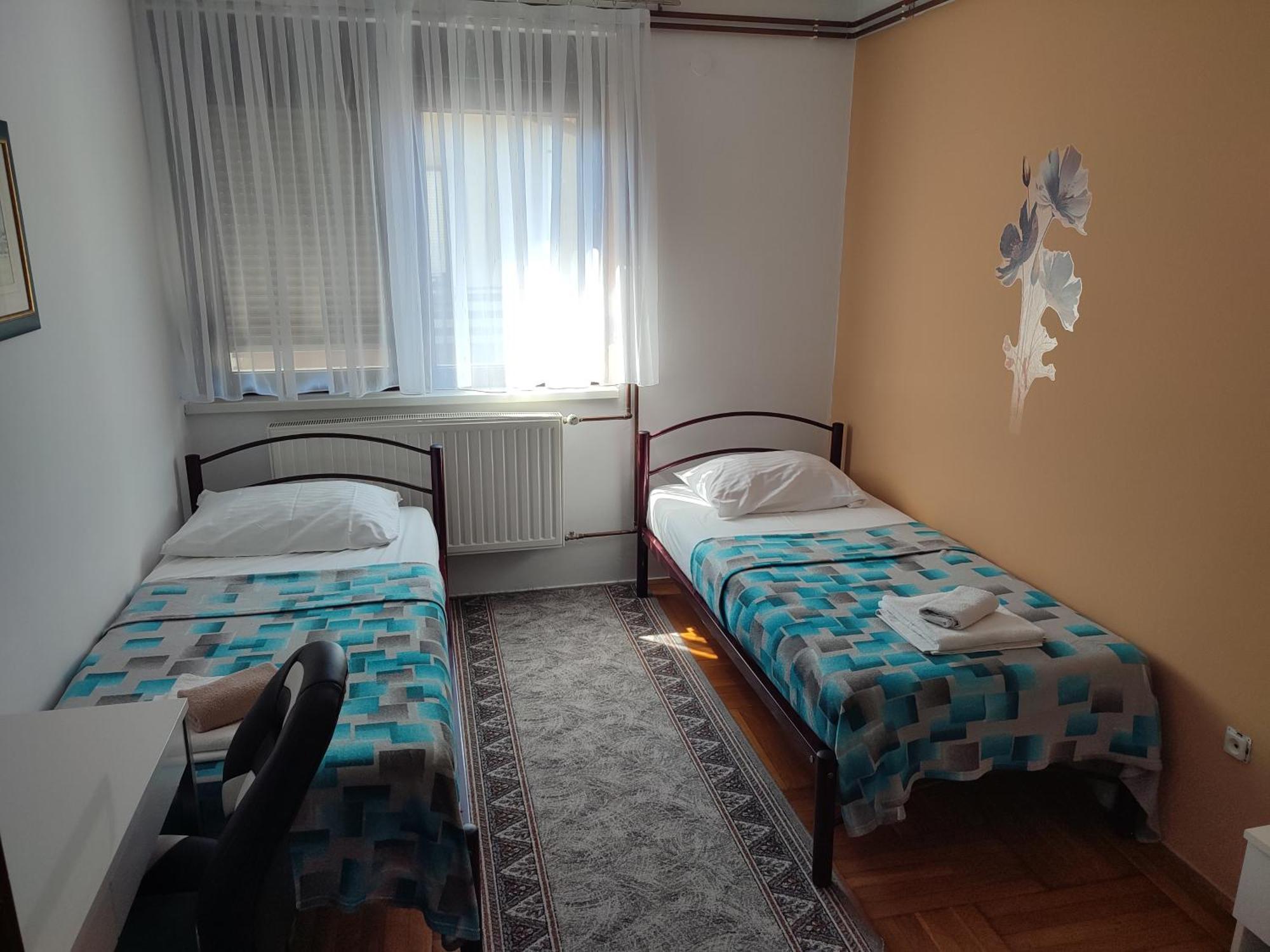 Apartments & Rooms 4 Rijeke Karlovac Bagian luar foto